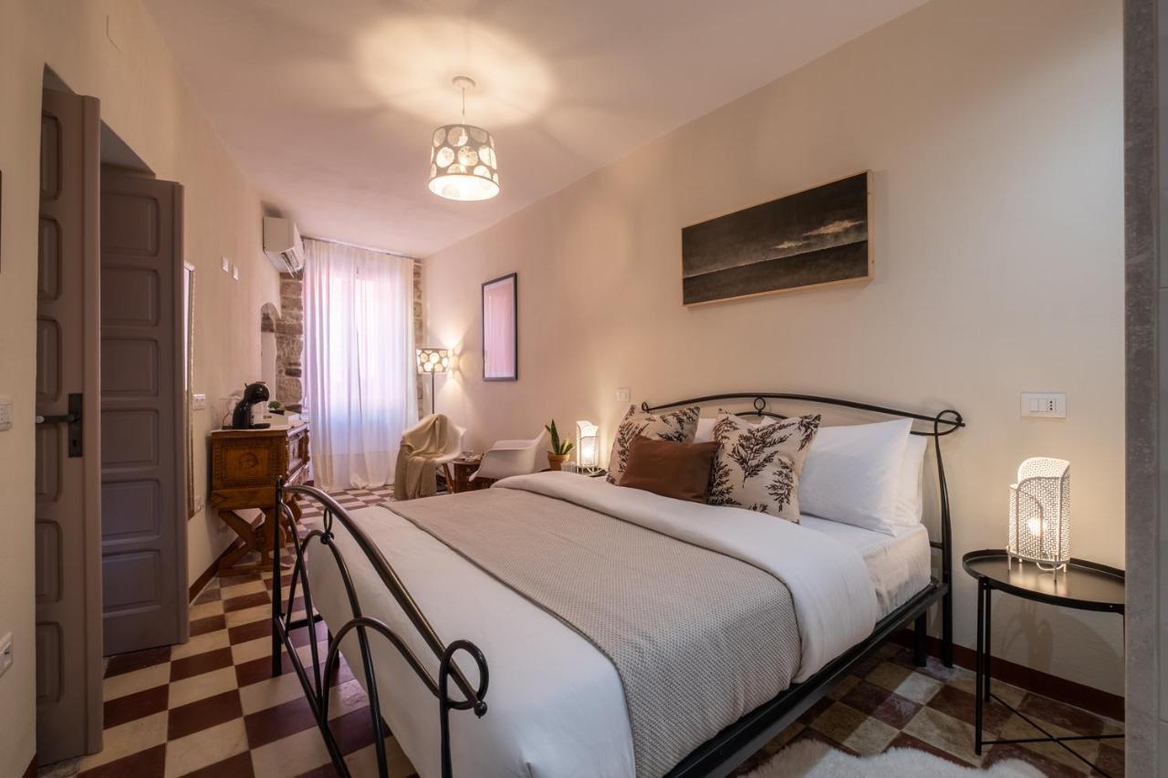 Dimora Sant'Ignazio Guest House Боса Экстерьер фото